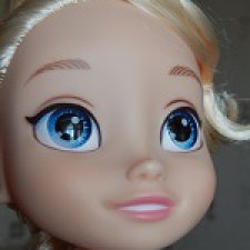 Поющая очень красивая кукла Эльза (Frozen). Цена 1500 с доставкой.