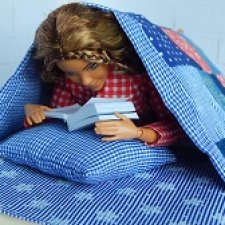 "С полки бабушка достала непростое одеяло..."