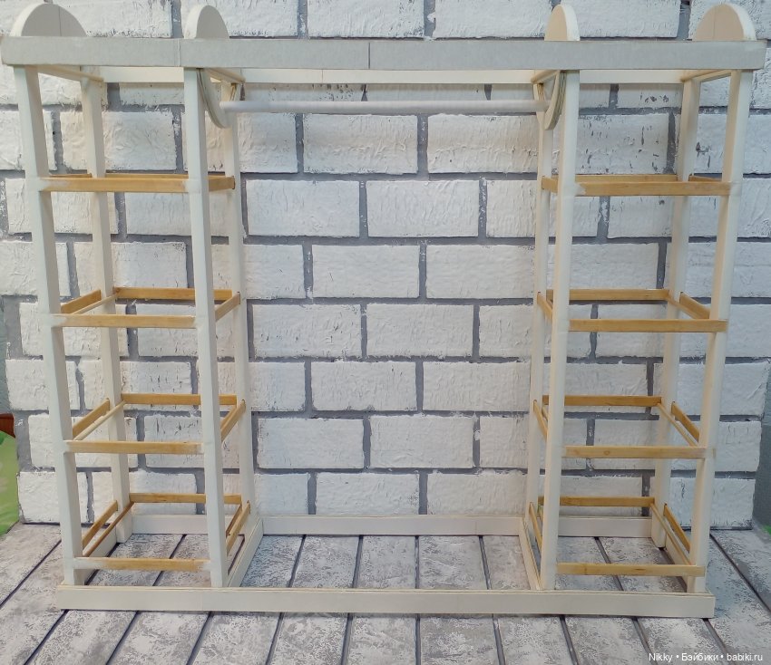 Кукольная стойка для одежды и обуви