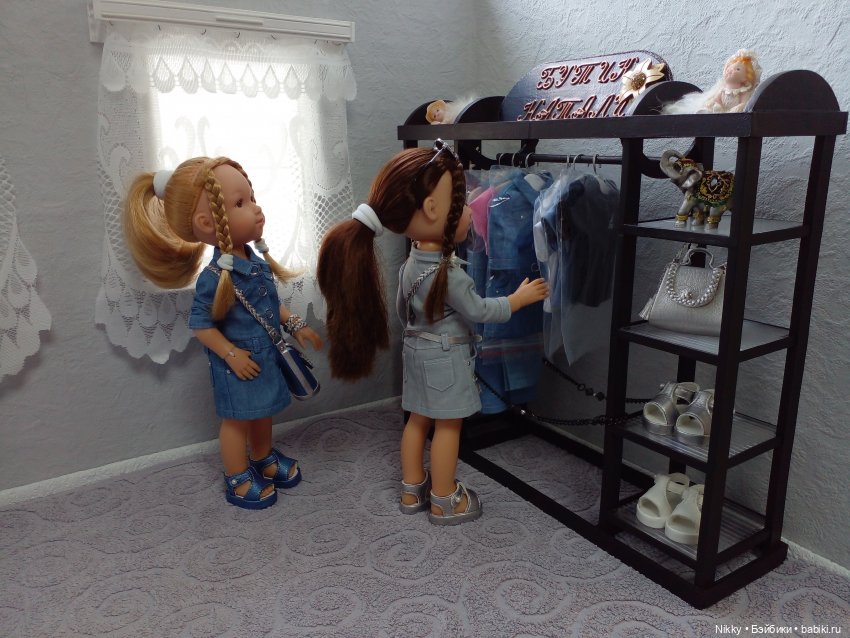 Кукольная стойка для одежды и обуви