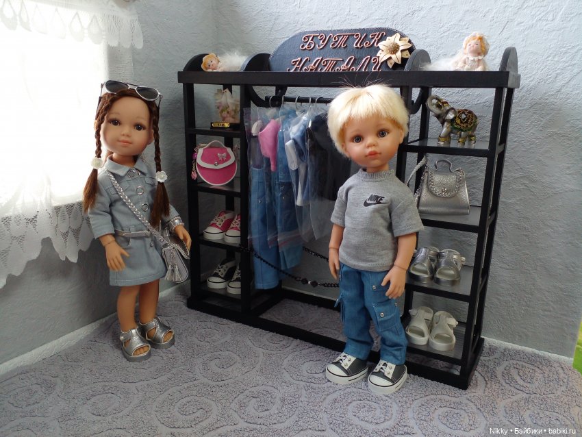 Кукольная стойка для одежды и обуви