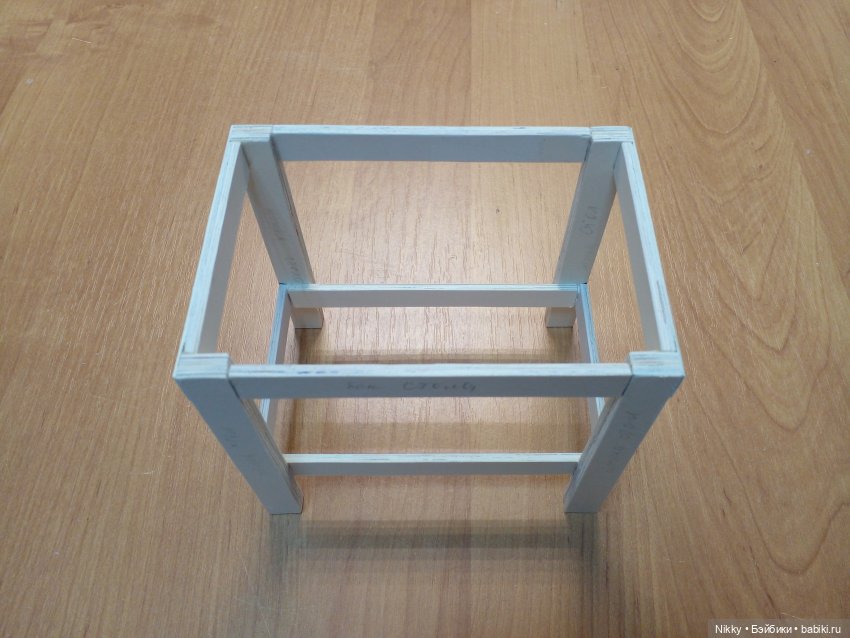 Журнальный столик для бутика (фото 3)