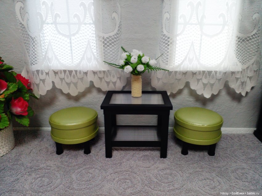Журнальный столик для бутика