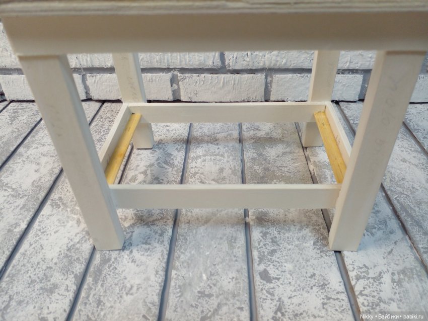 Журнальный столик для бутика (фото 8)