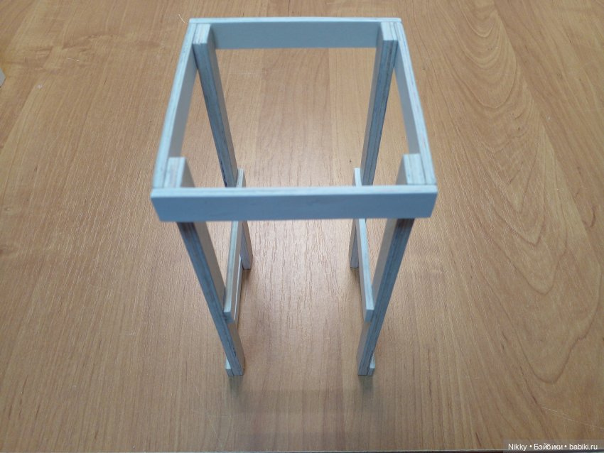 Подставка для цветов в кукольный бутик (фото 4)