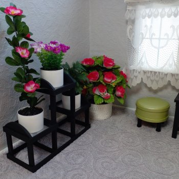 Подставка для цветов в кукольный бутик