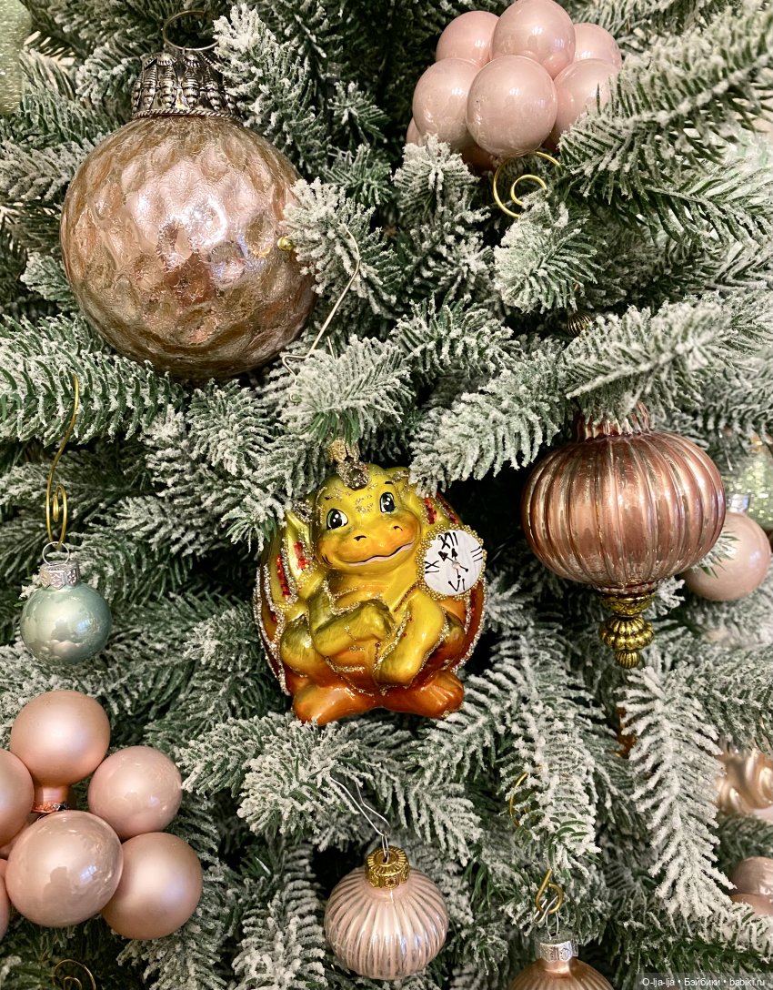 И вот она, нарядная, на праздник к нам пришла