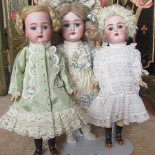 Новое платье для старой куклы