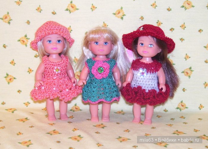 Вязаные платья для Шунечки и куколок Эви