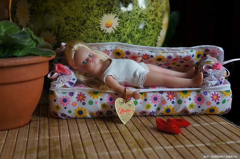 Дюймовочка в новом доме / Robert Tonner Effanbee "Wee Patsy Basic Blonde" 2007 (фото 4)