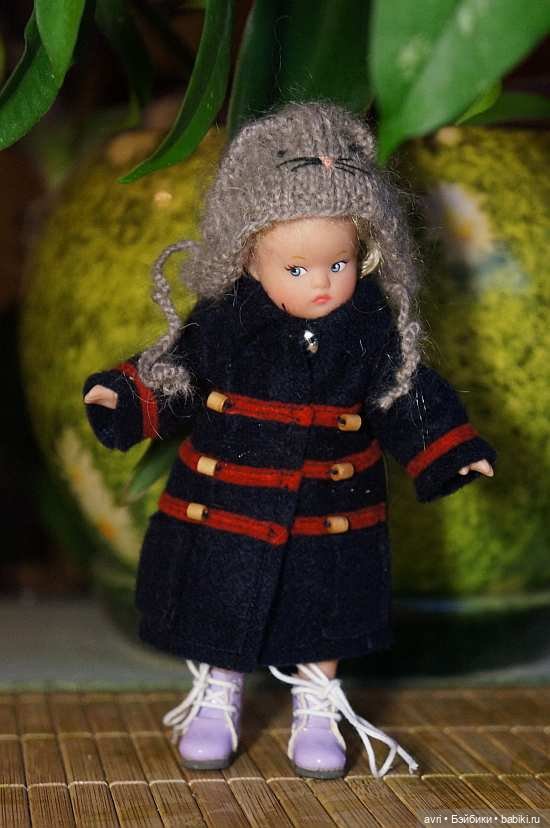 Дюймовочка уходит в лес и не возвращается в свой дом