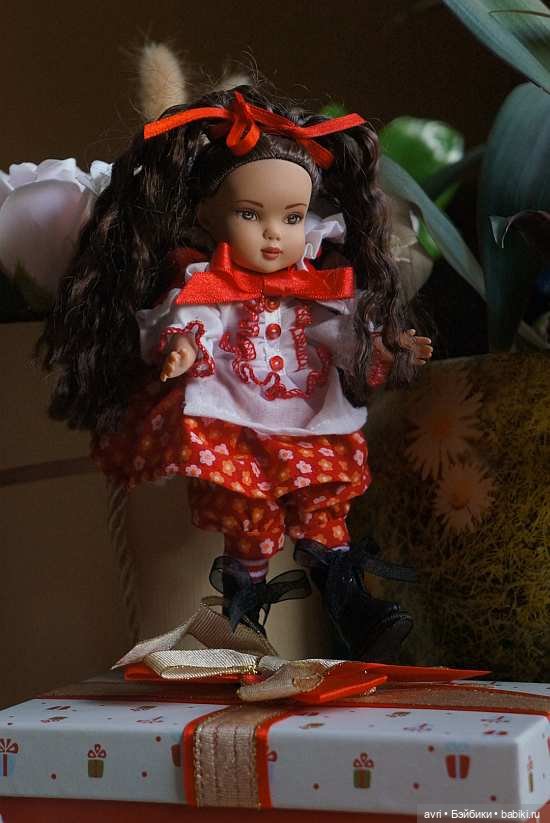 Светлые и темные эльфы в сказочном лесу