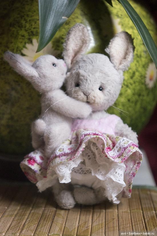 Счастья много не бывает даже у зайцев! / Авторская игрушка