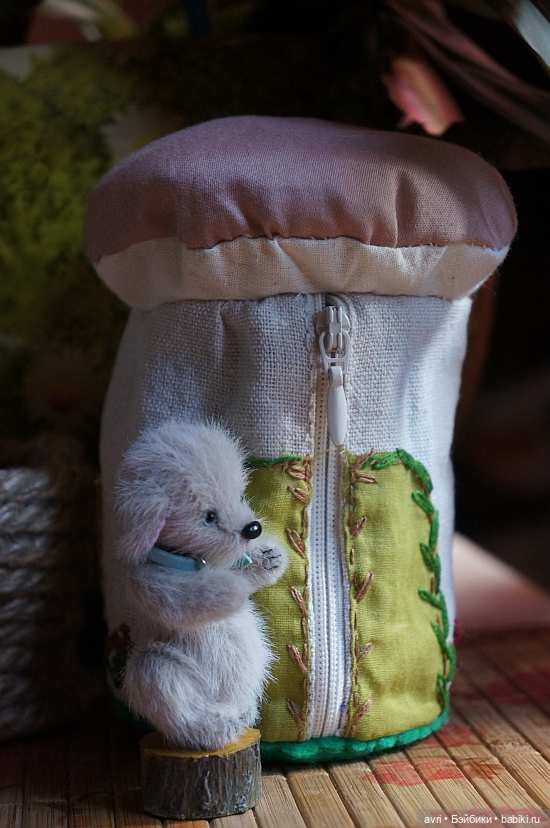 Маленький отважный Томми побеждает медведя / Авторская игрушка