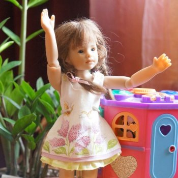 У Евы появляются друзья