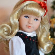 Тони у рождественской елки. Toni Kathe Kruse