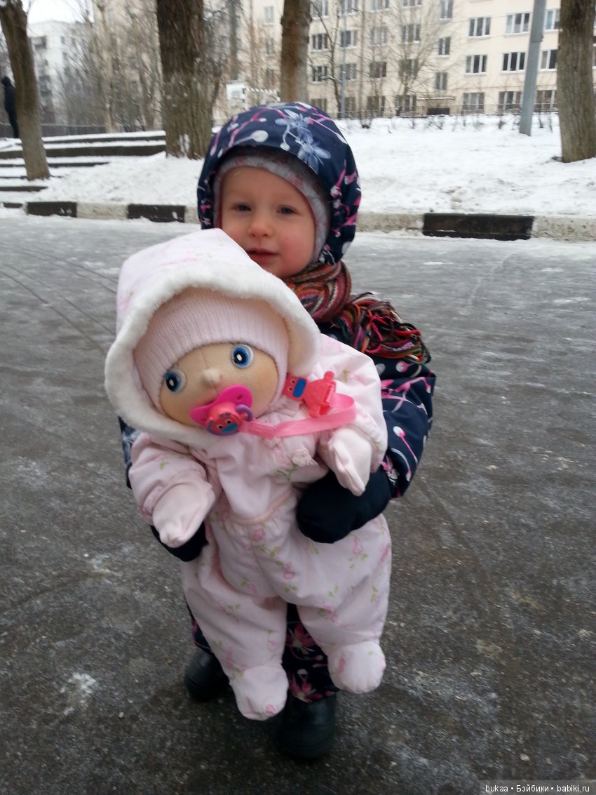 Малыши Rubens Barn на прогулке