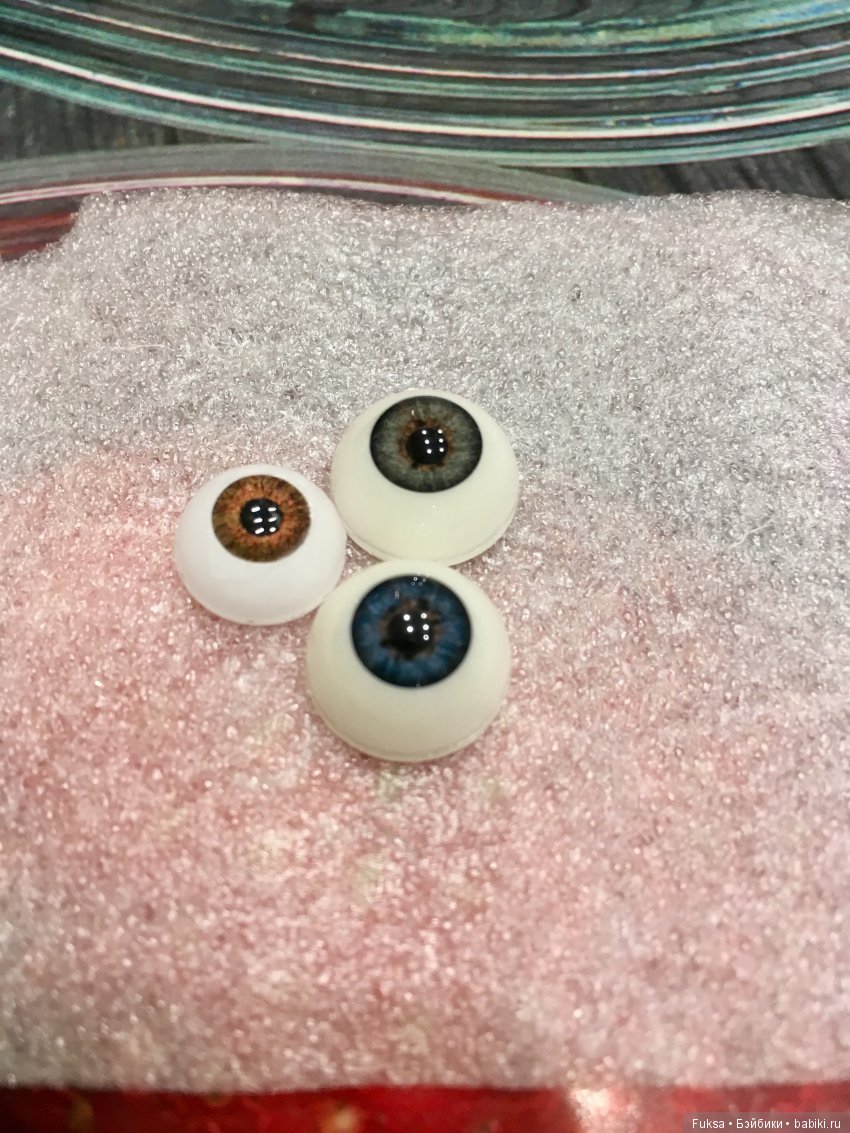 Паола Рейна vs глаза 14 мм