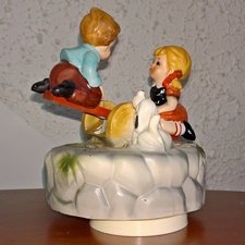 Музыкальная винтажная шкатулка Качели