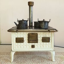 Антикварная печь для кукол производства германской фабрики