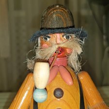 Винтажная фигурка Erzgebirgische Volkskunst, шарманьщик