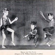 "A Вооk of Marionettes" Хелен Xeйман Джозеф - книгa, о мире мapиoнеточного тeатрa.