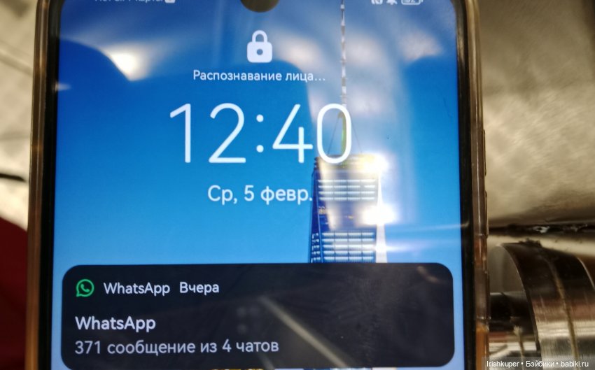 Alles ist rot или всё красное. Кофейный кот Кортадо гуляет в Зарядье