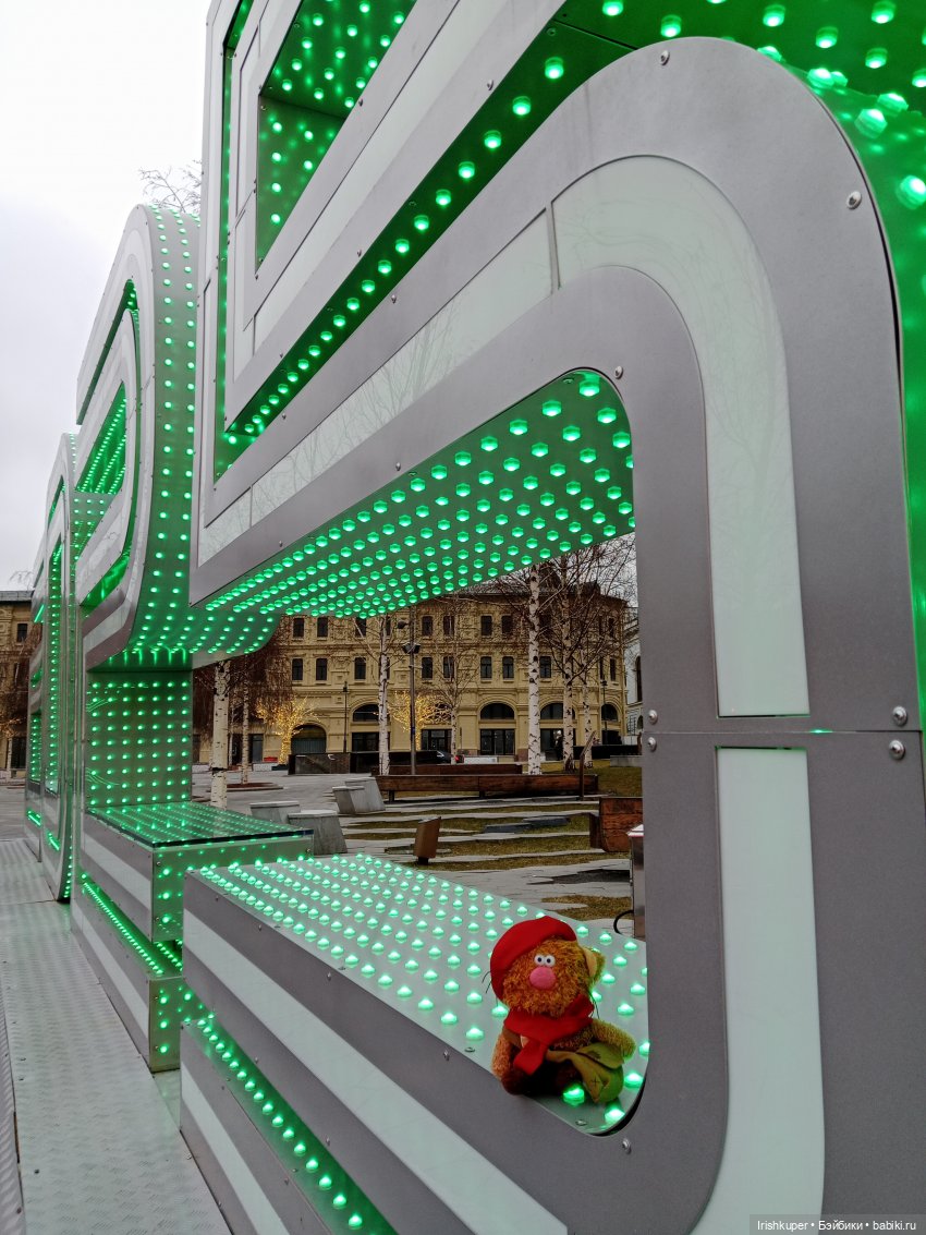 Alles ist rot или всё красное. Кофейный кот Кортадо гуляет в Зарядье (фото 10)