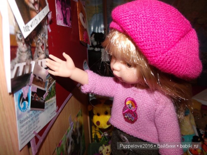 И Даша приклеила на пинборд забавный постер поющих и играющих на киборде котят: "Ведь кто-то научил их этому!"