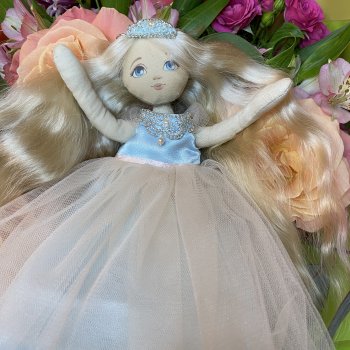 Молли примеряет наряд Снежинки