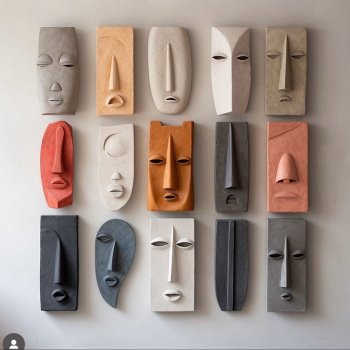 Магия формы: Современные скульптурные панно из глины и папье-маше