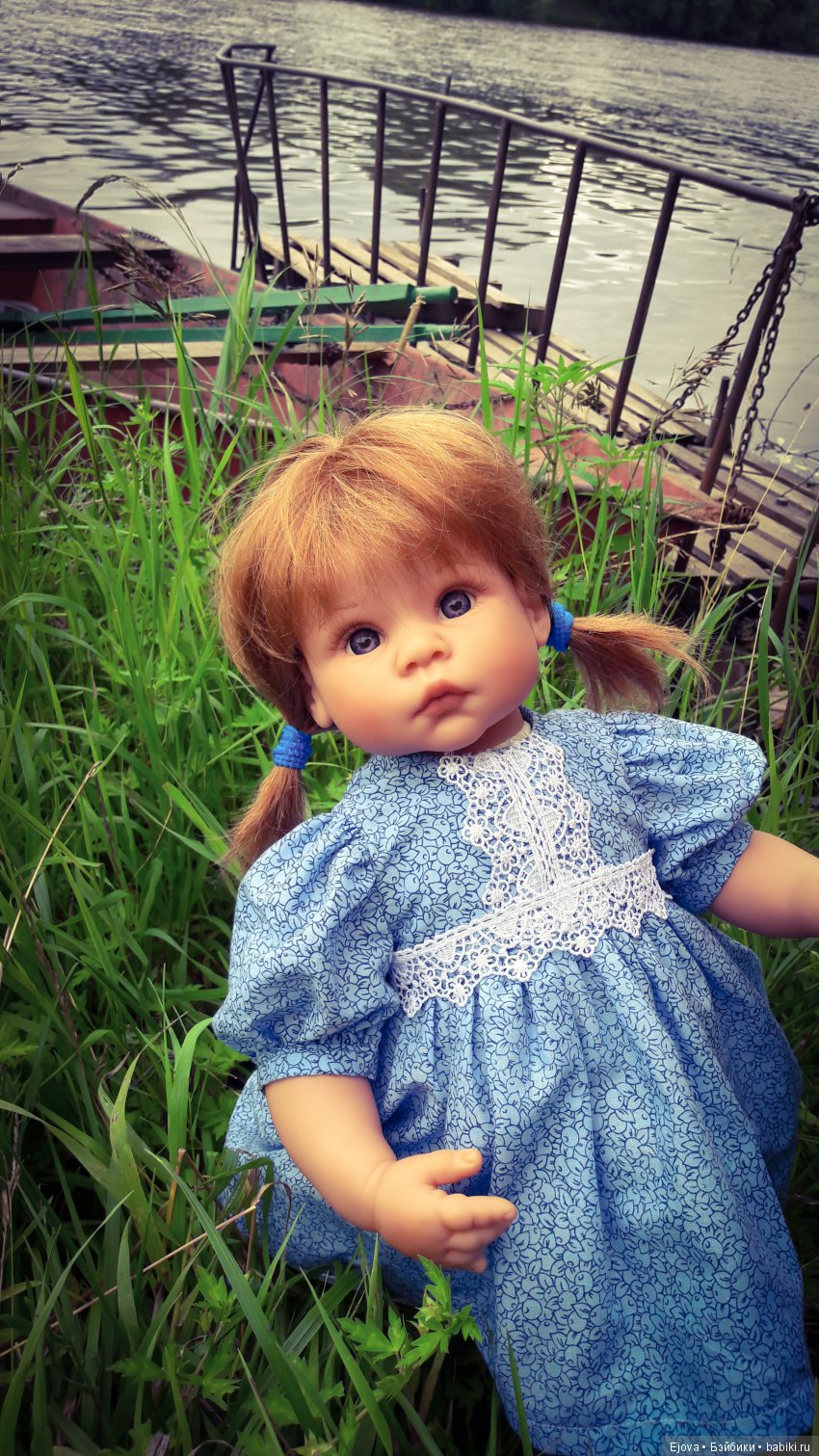кукла на речке