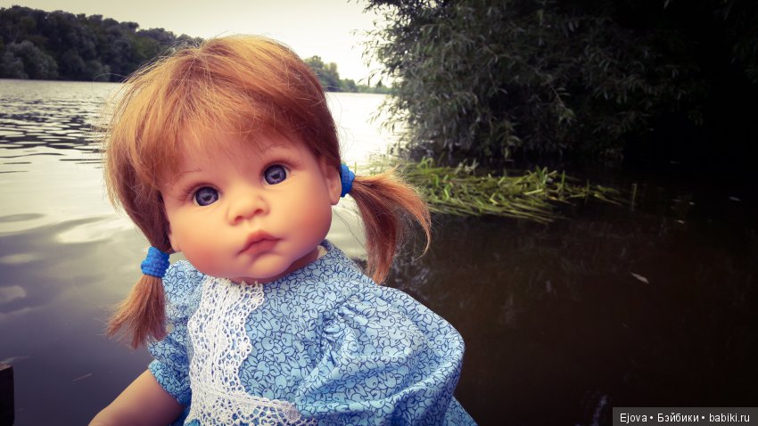 кукла на речке