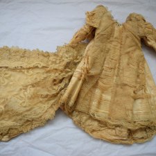 Редчайшее антикварное платье со шлейфом для французской куклы.  Перчатки и ботиночки.