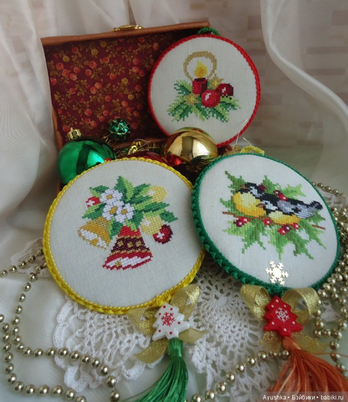Новогодние украшения с вышивкой