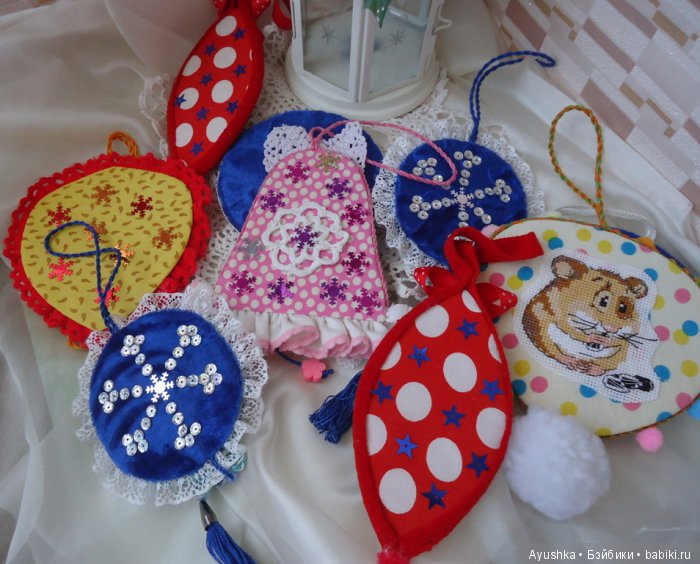 Новогодние украшения с вышивкой