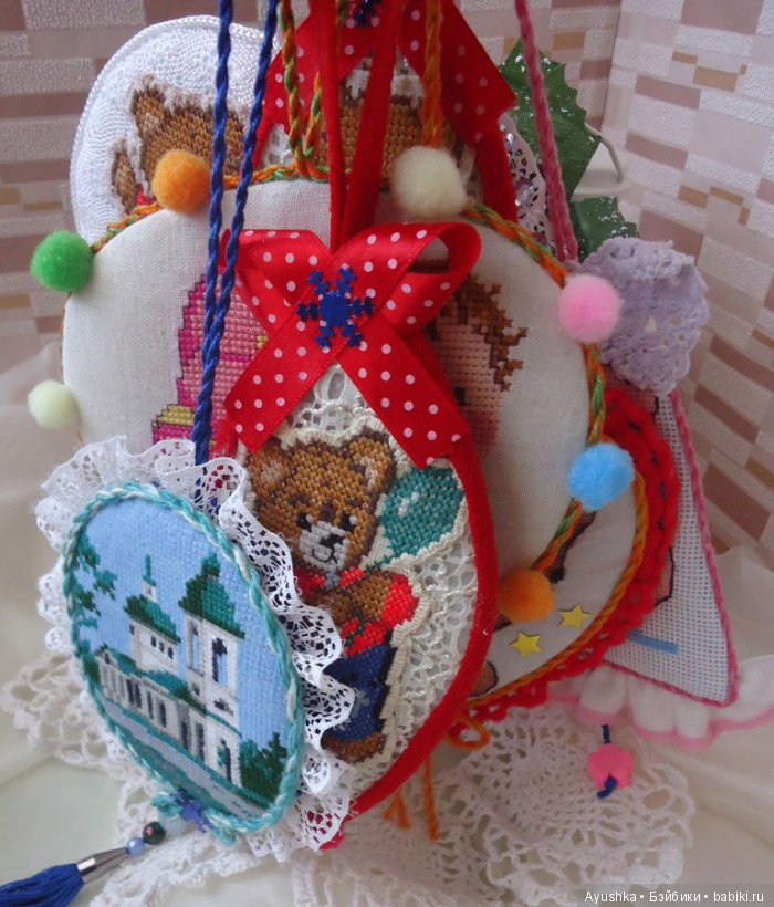Новогодние украшения с вышивкой