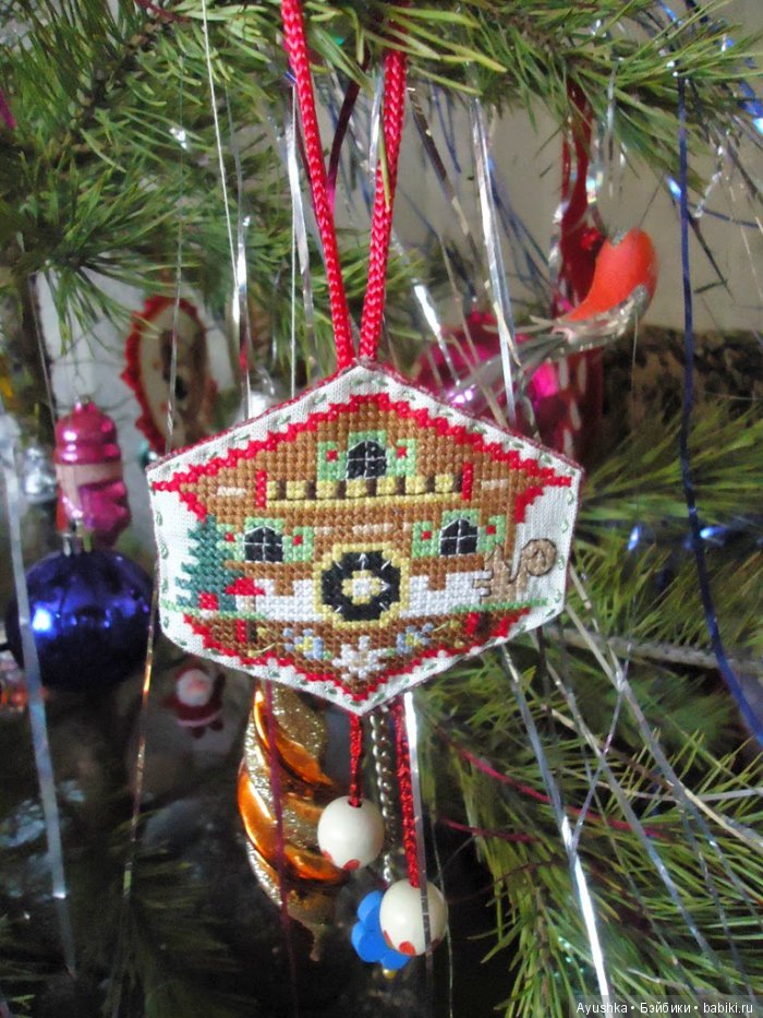 Новогодние украшения с вышивкой