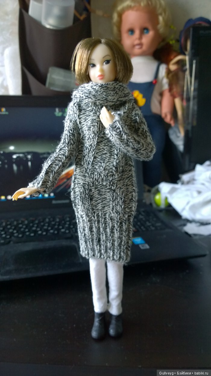 Аюми в свитере