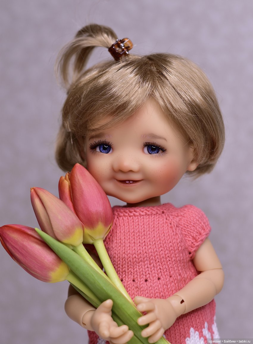 Кто сказал, что куклы не любят цветы