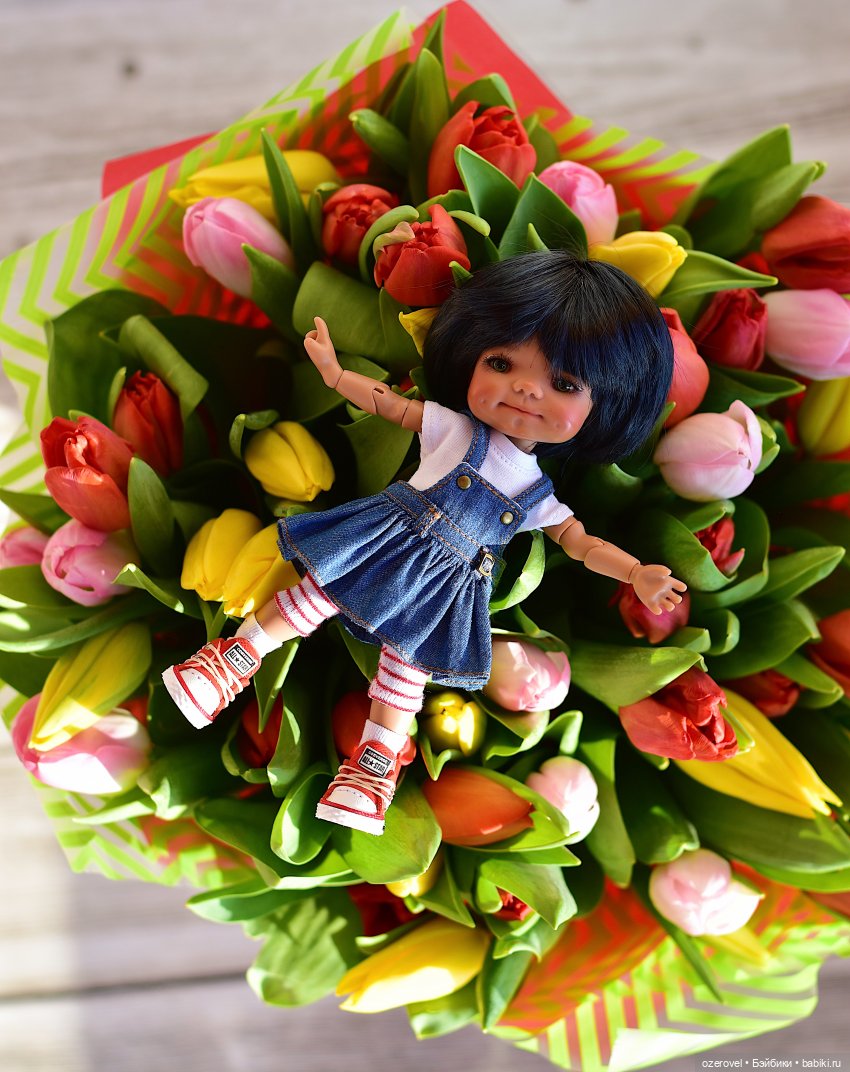 Кто сказал, что куклы не любят цветы