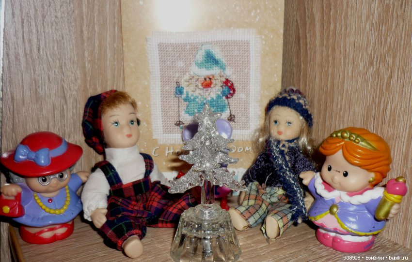Новогодние подарки — Новый год и Рождество: праздничные фото кукол