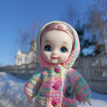 Ангелина на прогулке. Весна.