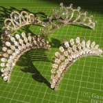 Металлические короны / диадемы на гребне со стразами Swarovski. Продажа лотом. Цена за все 4 штуки