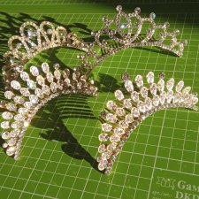 Металлические короны / диадемы на гребне со стразами Swarovski. Продажа лотом. Цена за все 4 штуки