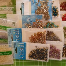 Лот для рукоделия: стразы и "жемчужный" бисер. Всё абсолютно новое. Цена за весь лот