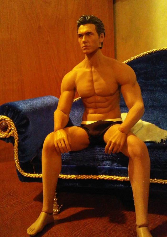 Франко готовится к свиданию, Phicen