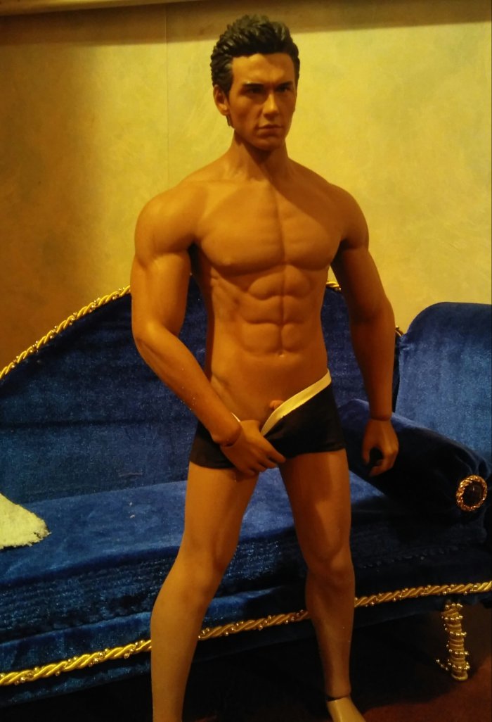 Франко готовится к свиданию, Phicen