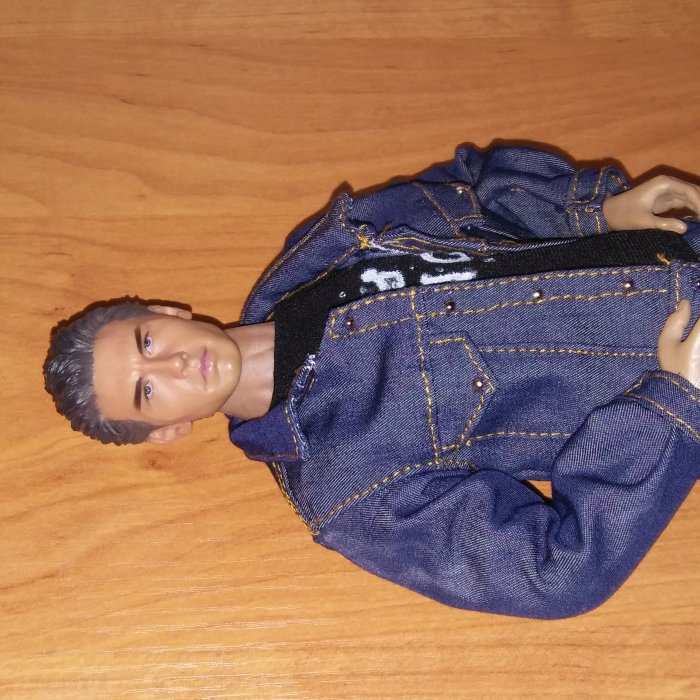 Франко готовится к свиданию, Phicen