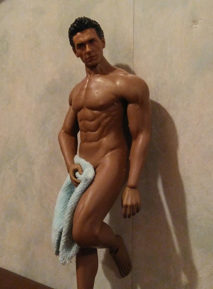 Франко готовится к свиданию, Phicen